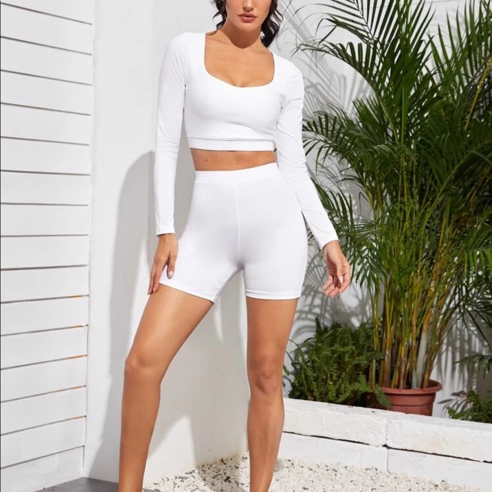 🚫SOLD🚫 Long Sleeve Crop Top & Biker Shorts Set